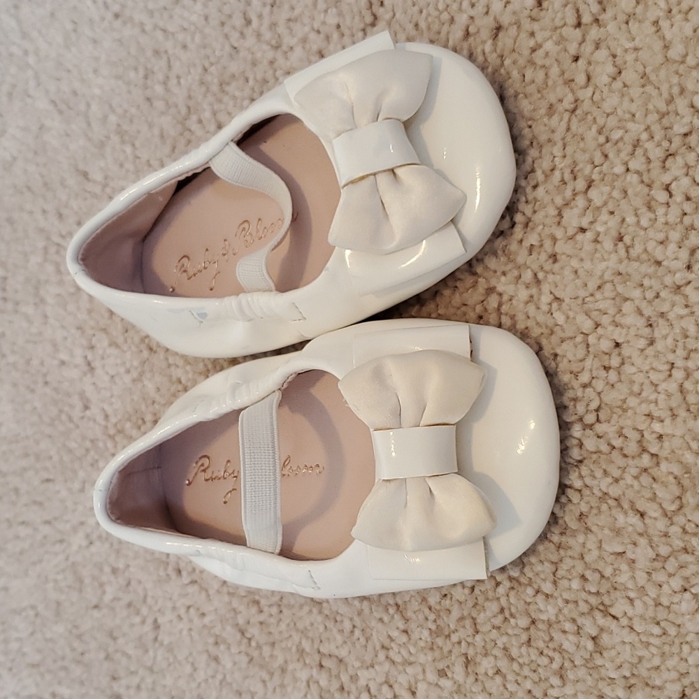 Ruby&Bloom - White Flats w/ Bow and Elastic Strap | Size 4.5 [SEE DESCRIPTION]